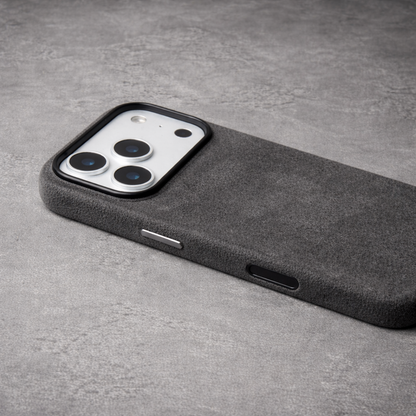 Alcantara iPhone Hoesje – Italiaans Alcantara – Luxe Bescherming & MagSafe